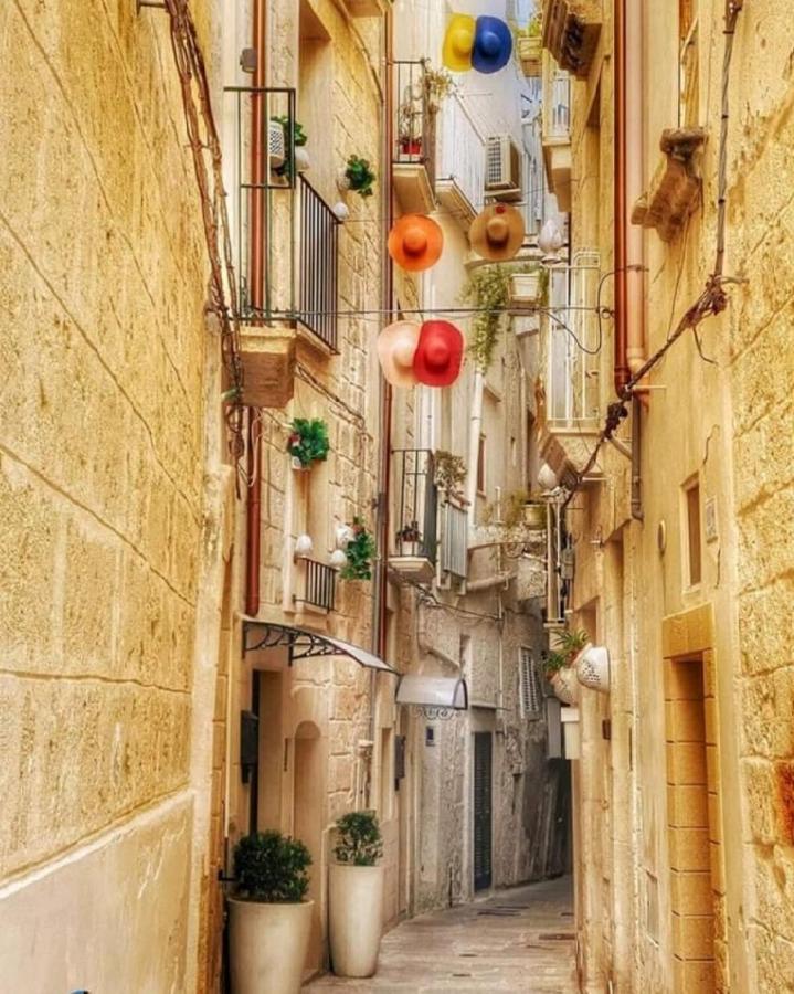 לינה וארוחת בוקר מונופולי Il Rifugio Sul Porto מראה חיצוני תמונה